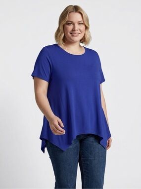 Women's Plus Short Sleeve Scoop Neck Top w/ Handkerchief Hemline